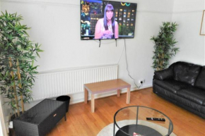 Stunning Lovely 3- Bedroom Fulham Home with Roof Terraces